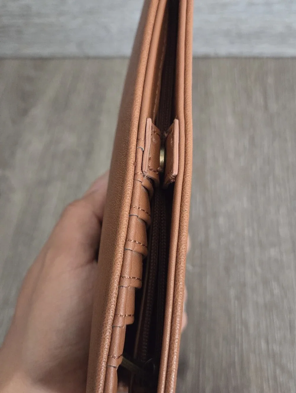Universal Thread Wallet in Brown